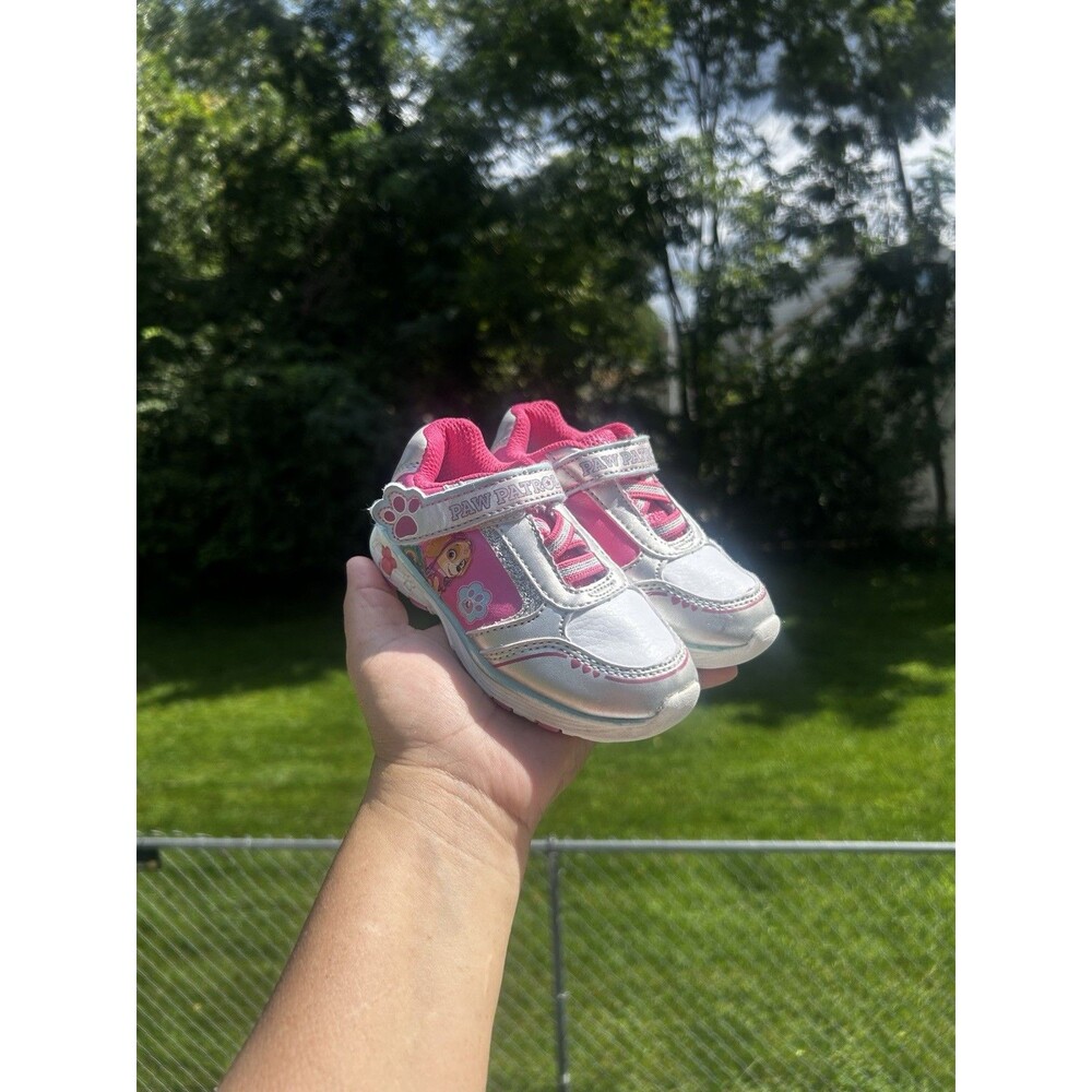 Paw Patrol Girls Light-Up Sneakers Size 6.5 Silver Pink Skye Everest